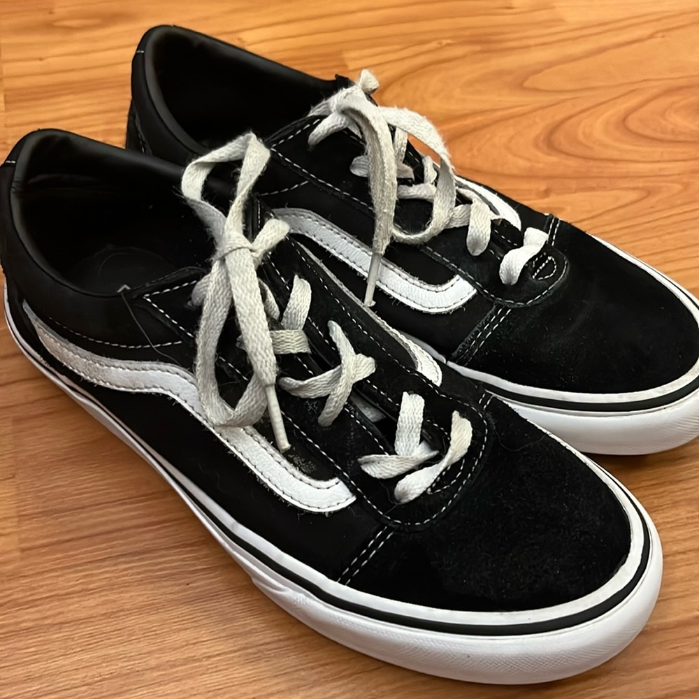 Vans white and black old skools youth shoes sz 5